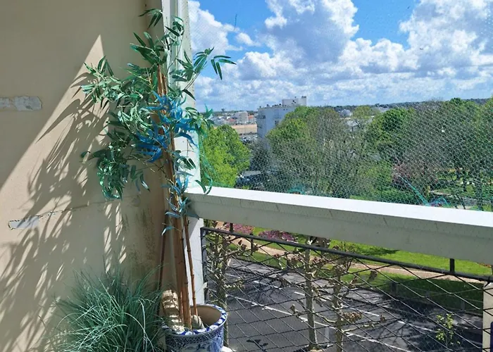 Les Perroquets Apartment *